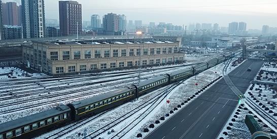 緩解南方春運壓力，東北地區(qū)今年首趟鐵路支南臨客啟程